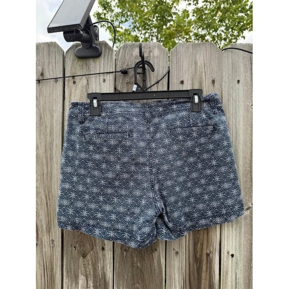 Boho Coastal Market & Spruce Shorts 8 Blue White Geometric Medallion Chino